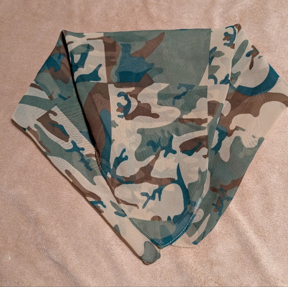 Camouflage Pattern Scarf - Picture 4 of 4